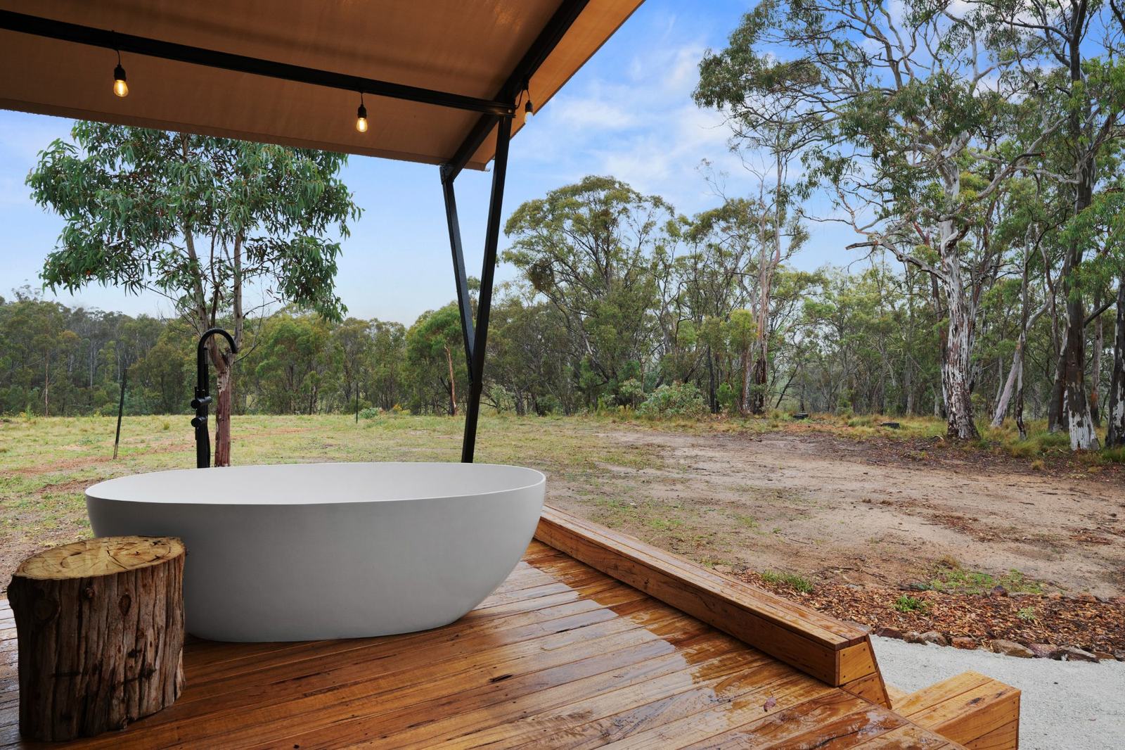 Outdoor bath overlooking the valley