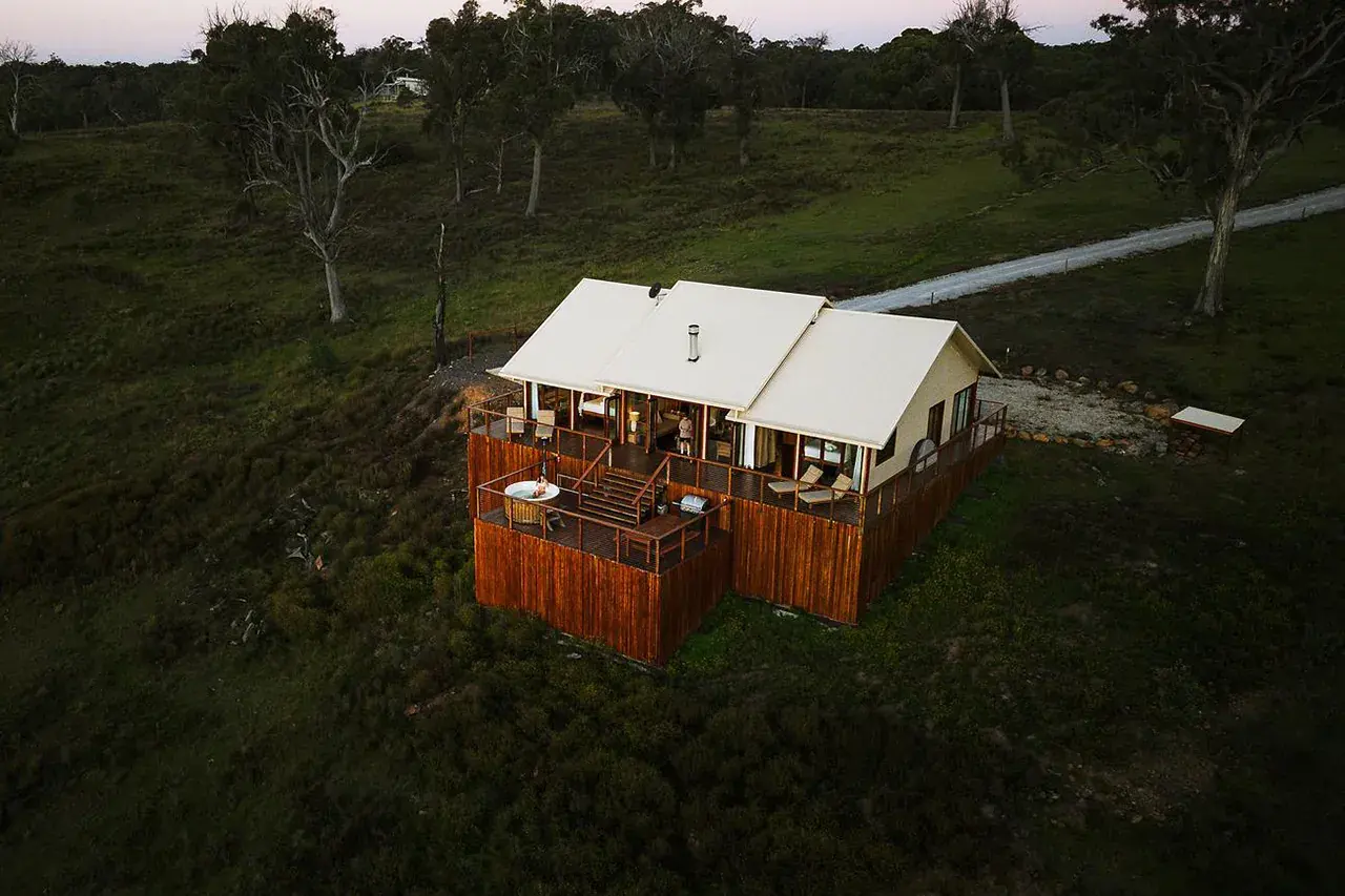 Turon Gates, bush retreat